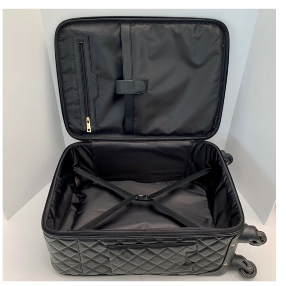 Black faux quilted leather 20" carry-on suitcase on spinner wheels - Picture 2 of 5